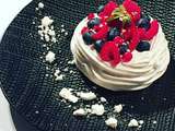 Pavlova aux fruits rouges, chantilly légère vanille-mascarpone