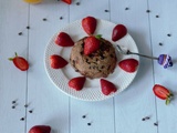Bowl cake aux fraises et chocolat noir