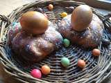 Brioches nids de Pâques aux œufs colorés