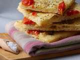 Focaccia croustillante aux tomates, thym et fleur de sel