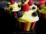 Cupcakes Limoncello, framboises et myrtilles aux couleurs de la Belgique (noir-jaune-rouge)