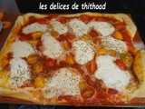Pizza mozzarella et tomates cerises