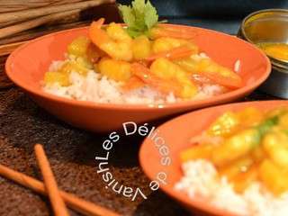 Wok de crevettes et ananas aux épices