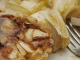Tartelettes aux pommes et au st Nectaire avec des graines de cumin dans la pâte