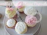 Vanilla cream cheese cupcakes et bientot un tuto pour faire des roses en pate a sucre :)