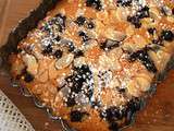 Financier géant aux myrtilles et aux amandes
