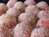Boules de neige à la noix de coco et confiture de fraises (pâtisserie orientale)