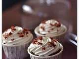 Red velvet cupcakes (cupcakes chocolatés et glaçage léger)