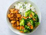 Tofu caramélisé, riz parfumé et brocoli