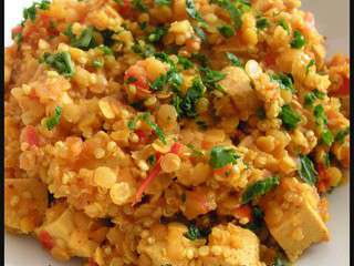 Lentilles corail, quinoa épicés, au tofu