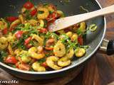 Wok de crevettes aux poivrons et tomates cerises