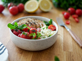 Salade de poulet aux herbes et aux tomates cerises – Mon couscous bowl
