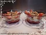 Pudding de skyr au granola & fraises