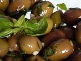 Olives au pistou et olives à l'oignon et aux herbes de Provence