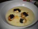 Noix de St Jacques au caviar, sur mousseline de chou fleur