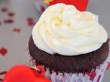 Cupcakes en velours rouge avec glaçage au fromage à la crème à la vanille (Joyeuses St-Valentin!)