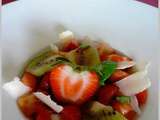 Salade fraises tomates kiwi