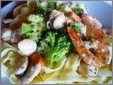 Tagliatelles, pétoncles, brocoli et crevettes
