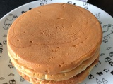 Pancakes sans gluten, sans sucres ajoutés et sans lactose au yaourt végétal à la mangue (recette végétarienne)