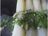 Asperges en vinaigrette ou sauces au herbes