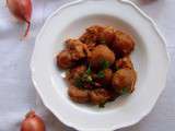 Stifado ou ragoût de boeuf aux petits oignons un peu comme un boeuf bourguignon à la grecque