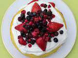 Victoria sponge cake aux fraises et à la pistache