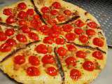 Pizza aux tomates cerise, anchois et thon