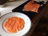 Carpaccio de saumon cru à l’huile d’olive et au gingembre