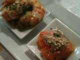 Duo de gambas poêlées à la Sichuannaise, riz au miel et saumon cru en sashimi au beurre d’anchois