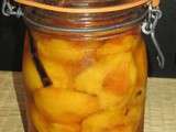 Pêches de vigne au sirop vanillé