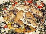 Tartelette d’huîtres marennes Oléron tiédies sur fondue de poireaux, champignons noirs et cocktail d’algues