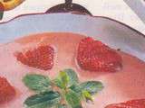 Velouté de fraises gariguettes au floc rosé de Gascogne, vapeur de menthe