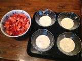 Verrine de panna cotta à la vanille de Tahiti, salade de fraises Gariguettes aux spéculos