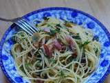 Spaghetti sauce aux herbes, pignons et lardons