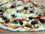 Pizza blanche, oignon, champignons, coppa