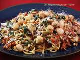 Spaghetti aux pétoncles, tomates confites, câpres et pignons