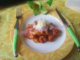 Gnocchi de pommes de terre et de chair à saucisse à la tomate