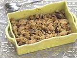 Crumble à la banane et à la poire, pâte sans gluten aux flocons de riz, poudre d’amande, noix, dattes et son de riz (vegan)