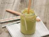 Smoothie tout doux à l’avocat, à l’orange, à la pomme et à l’amande (vegan)