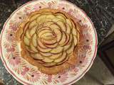 Tarte feuilletée aux pommes, à la poudre d'amandes et au beurre salé au yuzu maison