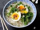 Phô au bouillon de poulet parfumé