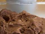 Crème glacée Chocolat noir – Noisettes