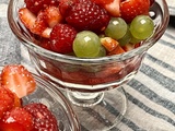 Salade de fruits du jardin… fraises, framboises, raisin blanc