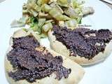 Blettes, tofu et pain pita à la purée d’olives noires