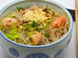 Salade thaï aux vermicelles de riz, crevettes géantes et boeuf haché