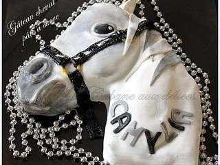 Gateau cheval en pate a sucre