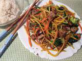 Légumes et protéines marinées (poulet ou tofu lactofermenté) au wok
