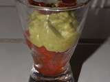 Verrine à l'avocat et aux deux tomates