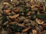 Gnocchis à la farine de sarrasin, aux épinards et aux champignons