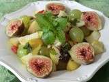 Salade de fruits d'automne à la mélisse et à la menthe